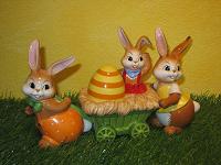 Goebel Hase  #602  Osterspazierfahrt - Frühlingsedition 2016 - 3 Hasen mit Bollerwagen