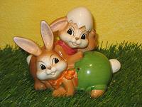 Goebel Hase  #603  Versteckspiel  -  2 Häschen haben Spaß beim Verstecken