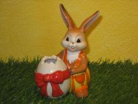 Goebel Hase  #605  Geschenk für meine Liebste  -  Hasenjunge mit Eivase