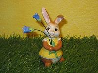 Goebel Hase  #626  Hase mit Glockenblume  -  Sind sie nicht schön?