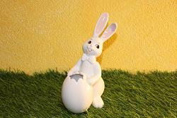Goebel Hase  #699  Snow White "Little Spring"