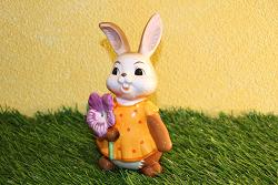 Goebel Hase  #710  Die steht mir gut