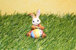 Goebel Hase  #720  Minihase - Meistermaler - mit Osterei -  Höhe: 6 cm